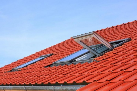 Installation de Velux : comment maximiser la lumi&egrave;re dans vos combles