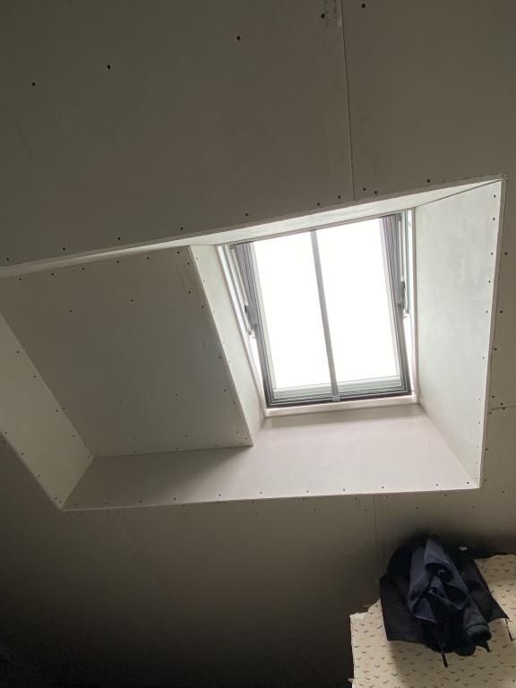 Installation de Velux : comment maximiser la lumière dans vos combles